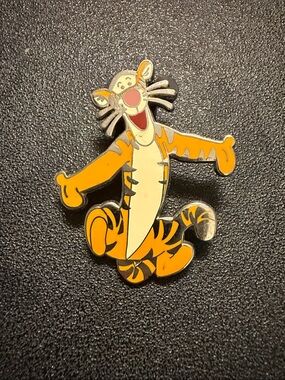 Disney Tigger Enamel Cat Accessory Pin - Orange & Cream